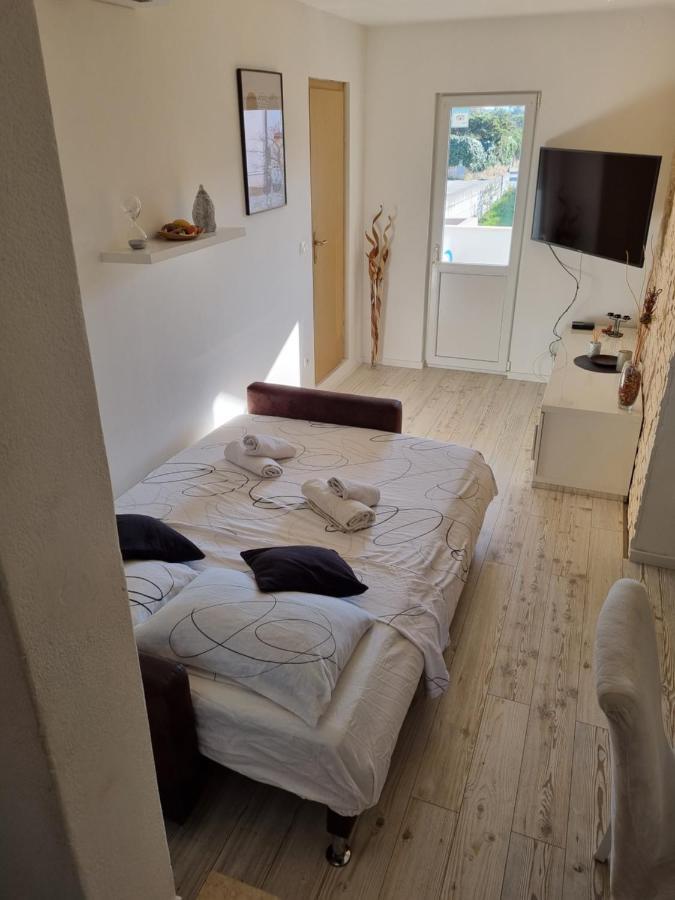 Bruno'S Poolside Apartments - Near Beach Trogir Dış mekan fotoğraf