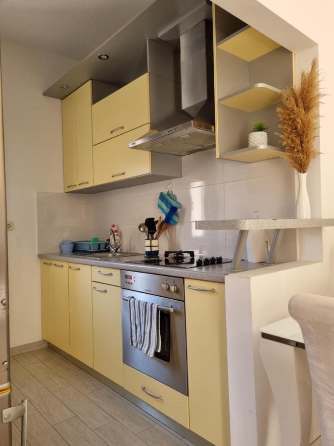 Bruno'S Poolside Apartments - Near Beach Trogir Dış mekan fotoğraf