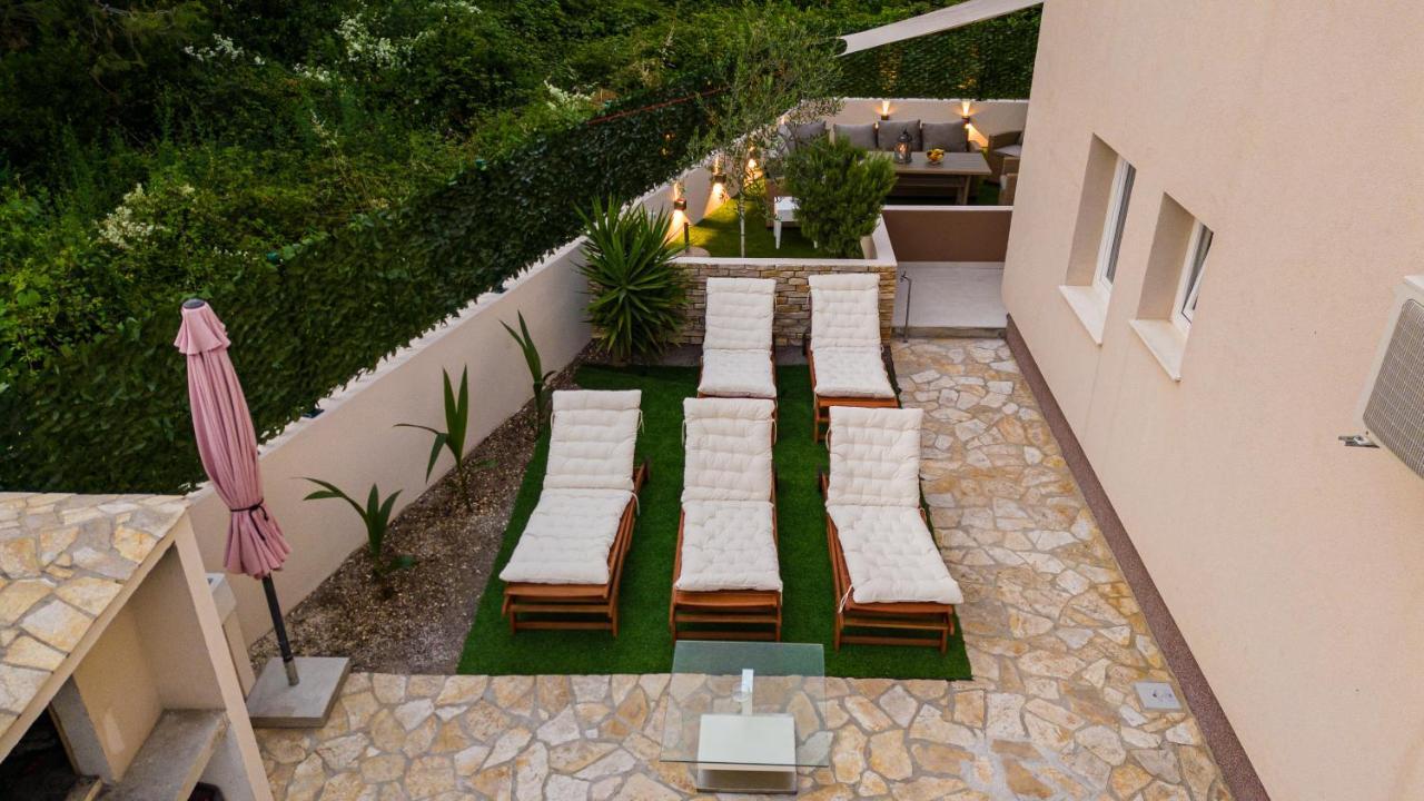 Bruno'S Poolside Apartments - Near Beach Trogir Dış mekan fotoğraf