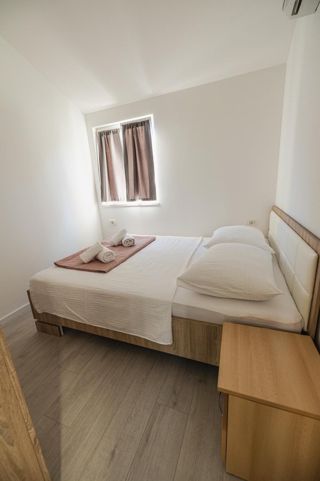 Bruno'S Poolside Apartments - Near Beach Trogir Dış mekan fotoğraf