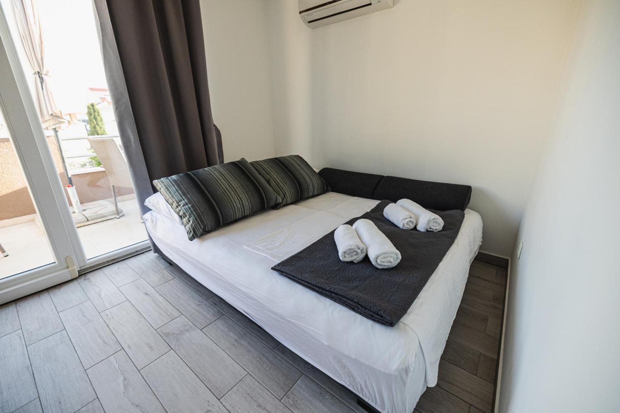 Bruno'S Poolside Apartments - Near Beach Trogir Dış mekan fotoğraf