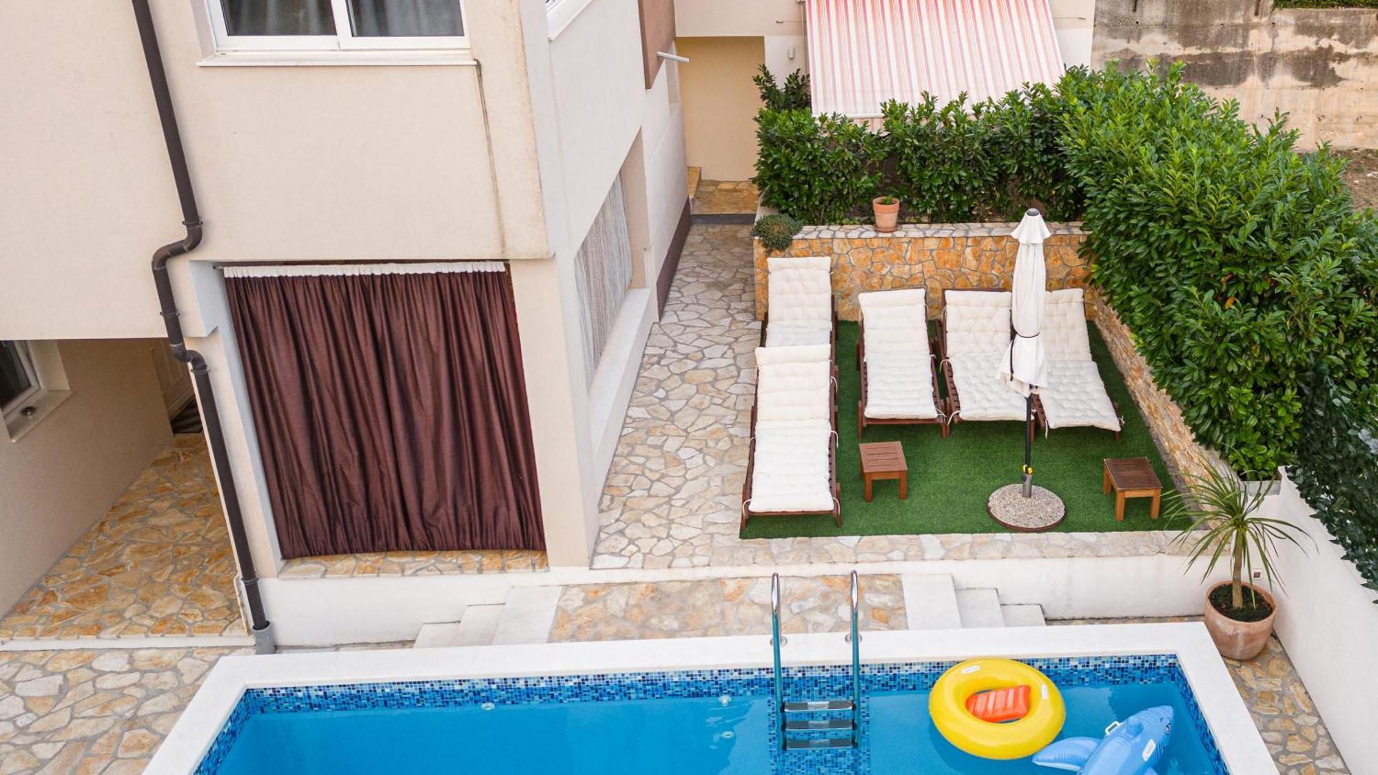 Bruno'S Poolside Apartments - Near Beach Trogir Dış mekan fotoğraf