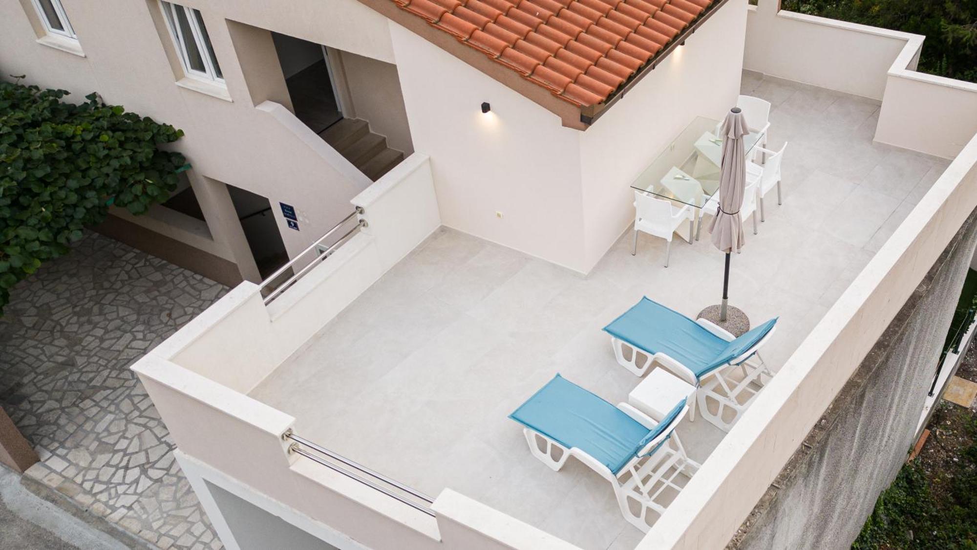 Bruno'S Poolside Apartments - Near Beach Trogir Dış mekan fotoğraf