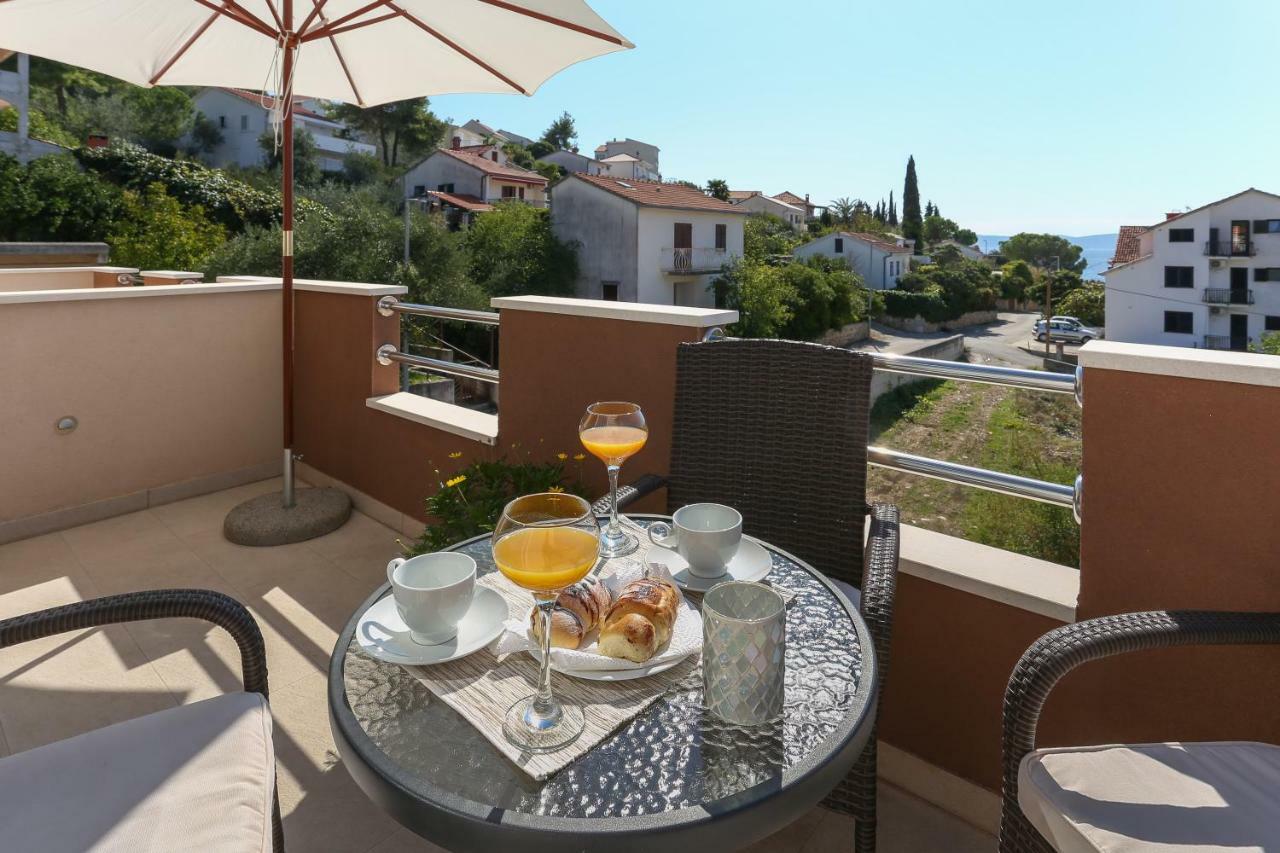 Bruno'S Poolside Apartments - Near Beach Trogir Dış mekan fotoğraf