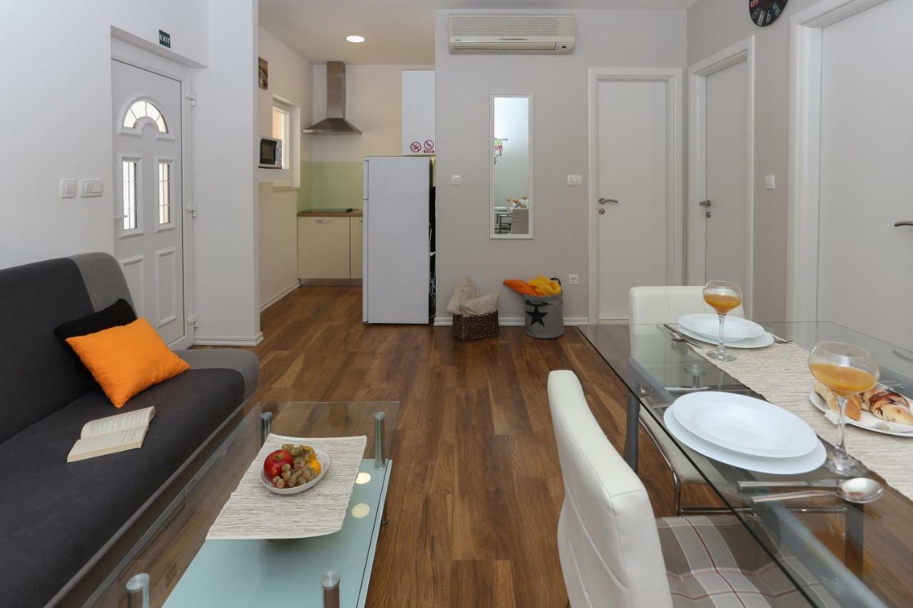 Bruno'S Poolside Apartments - Near Beach Trogir Dış mekan fotoğraf