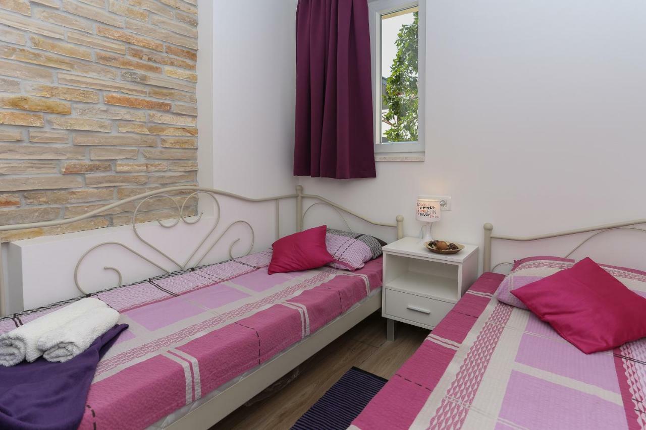 Bruno'S Poolside Apartments - Near Beach Trogir Dış mekan fotoğraf