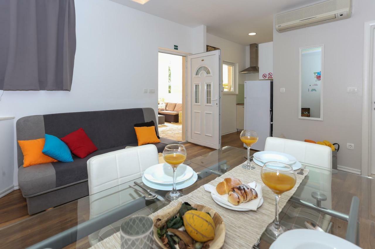 Bruno'S Poolside Apartments - Near Beach Trogir Dış mekan fotoğraf